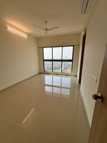 Room in 4 BHK Apartment at Rajesh Raj Infinia, Malad West – for Rent