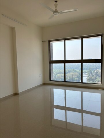 Room in 4 BHK Apartment at Rajesh Raj Infinia, Malad West – for Rent