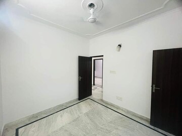 Room in 3 BHK Builder Floor at Sector 42 – for Rent
