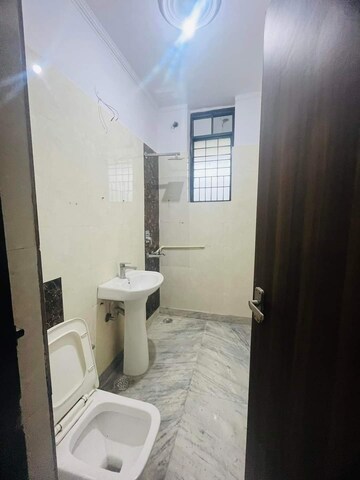 Bathroom in 3 BHK Builder Floor at Sector 42 – for Rent