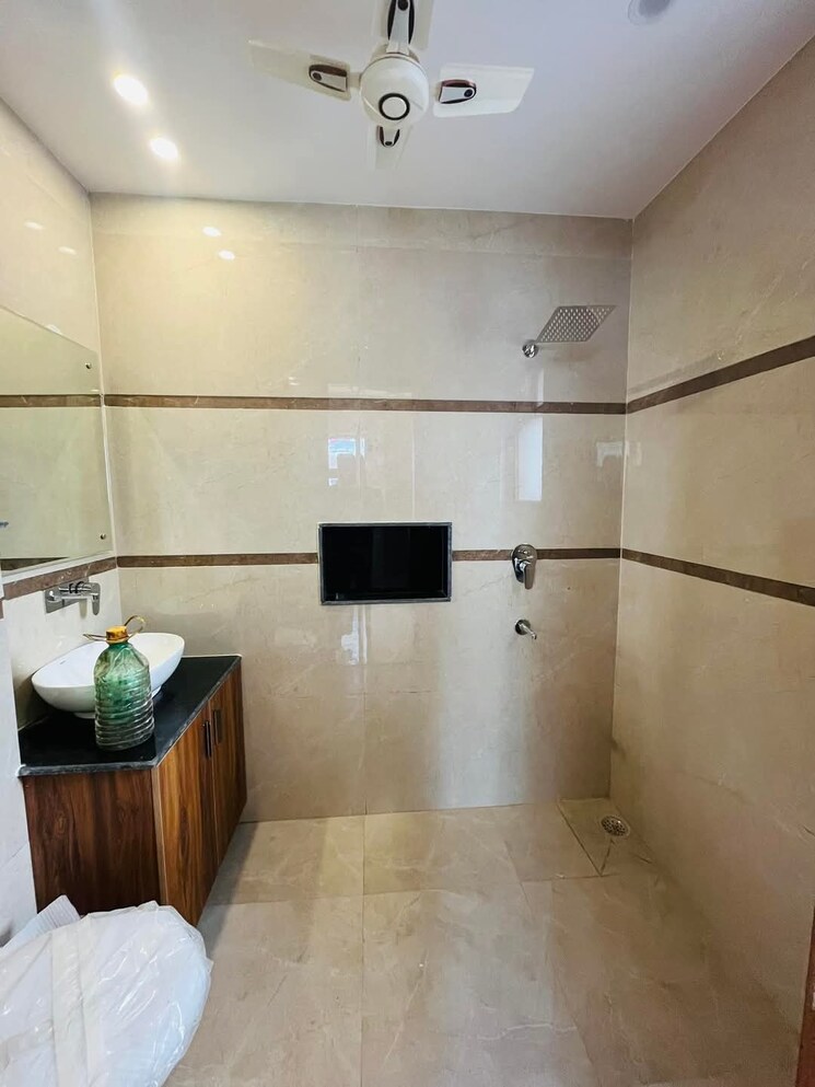 Bathroom, sector 43 3 Bedroom 1800 Sq.Ft. Builder Floor In Sector 43 Faridabad 8066785