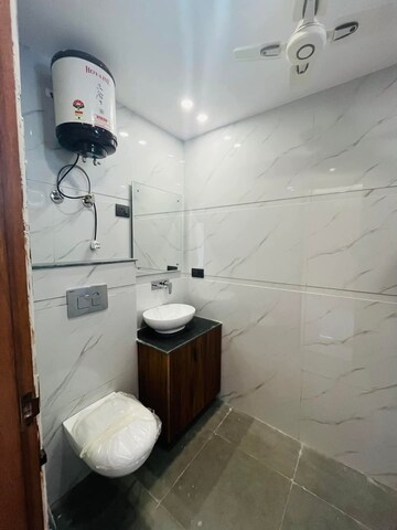 Attached Bathroom in 3 BHK Builder Floor at Sector 43 – for Sale