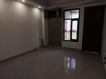 Room in 3 BHK Builder Floor at Chattarpur – for Rent