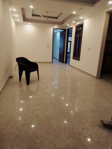 Room in 3 BHK Builder Floor at Chattarpur – for Rent