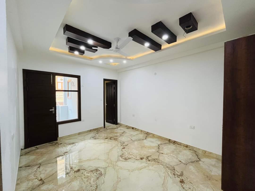 4 BHK + Extra Room Builder Floor For Sale in 4bhk Builder Floor 