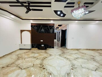 Living Room in 4 BHK Builder Floor at Sector 42 – for Sale