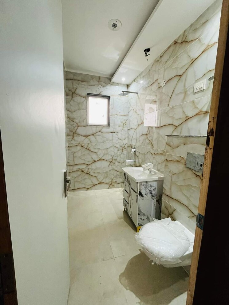 Bathroom, sector 42 4 Bedroom 2550 Sq.Ft. Builder Floor In Sector 42 Faridabad 8066887