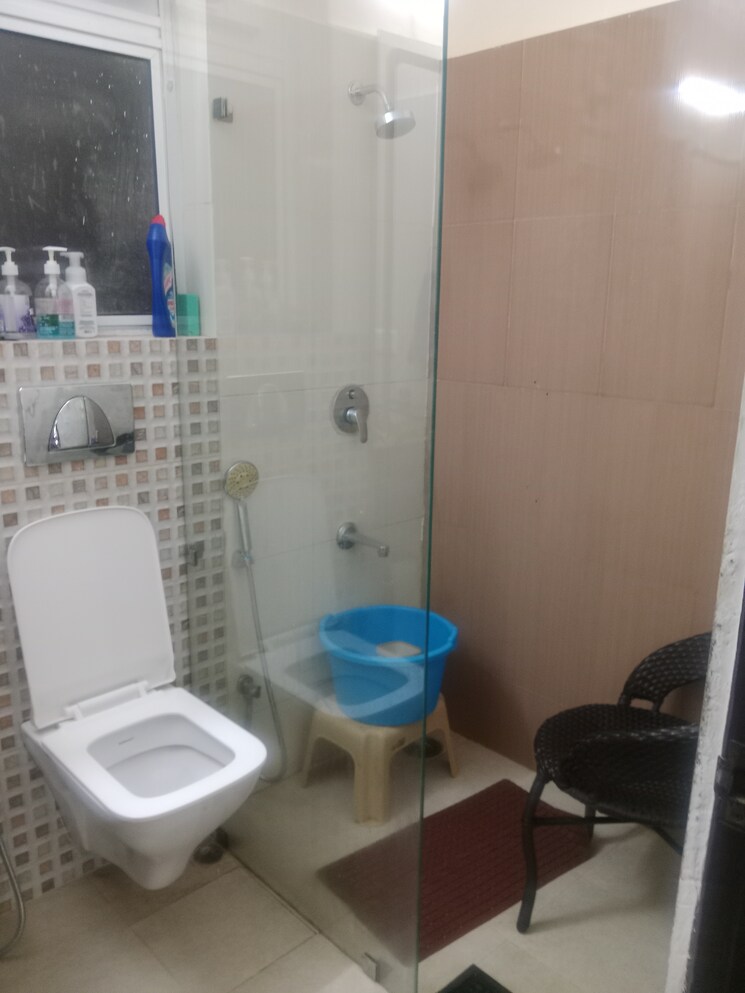 Bathroom, smart-world-orchard 3 Bedroom 1630 Sq.Ft. Apartment In Sector 61 Gurgaon 8066900