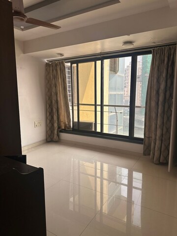 Room in 3 BHK Apartment at Bandra West – for Rent