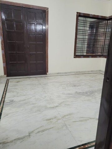 Room in 4 BHK Villa at Sector 21a – for Rent