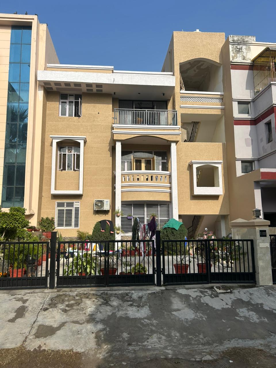 3 BHK Builder Floor For Sale in Sushant Lok 3