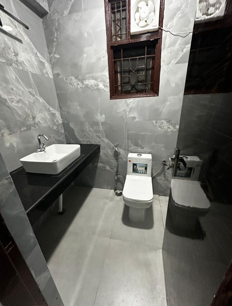 Bathroom, sushant-lok-3 3 Bedroom 300 Sq.Yd. Builder Floor In Sector 57 Gurgaon 8066921