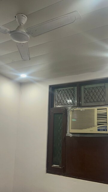 Room in 1 BHK Builder Floor at Rohini Sector 16 – for Rent