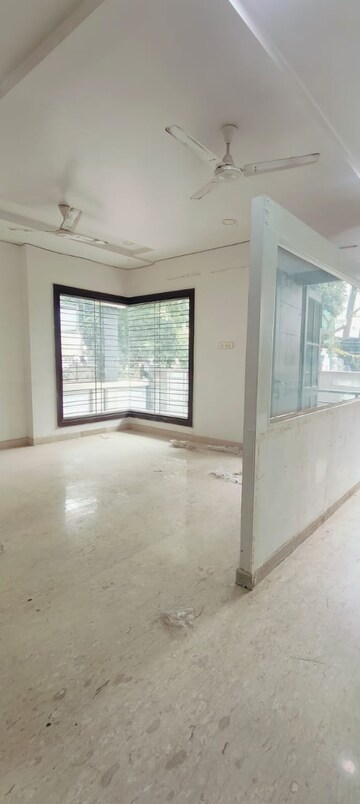 Room in 3 BHK Apartment at Central Park I, Sector 42 – for Sale