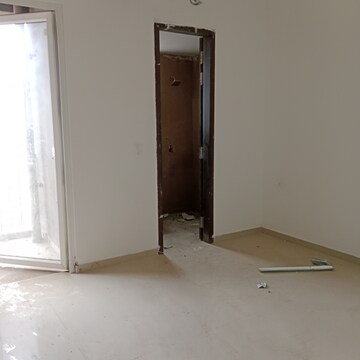 Room in 3 BHK Apartment at Smart World Orchard, Sector 61 – for Sale
