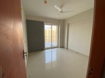 Room in 2 BHK Apartment at Tata Eureka Park, Sector 150 – for Rent