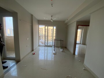 Room in 2 BHK Apartment at Tata Eureka Park, Sector 150 – for Rent