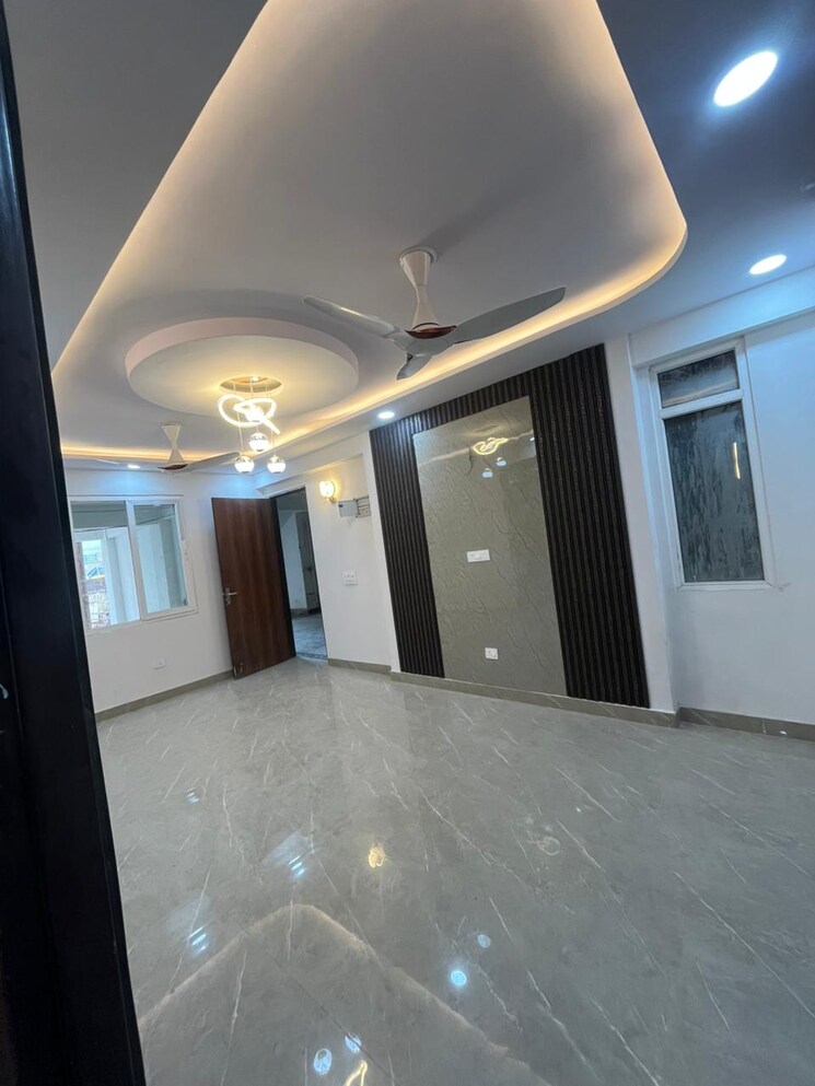 Living Room, sector 73 3 Bedroom 1600 Sq.Ft. Builder Floor In Sector 73 Noida 8066933