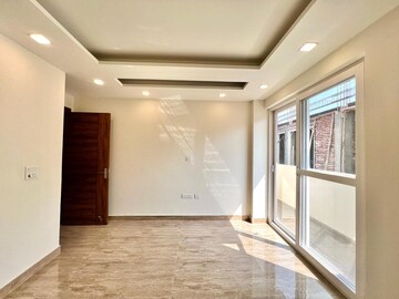 Room in 3 BHK Builder Floor at Sector 89 – for Rent