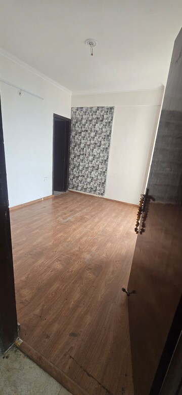 Master Bedroom in 2.5 BHK Apartment at Amrapali Riverview, Amrapali Leisure Valley – for Rent