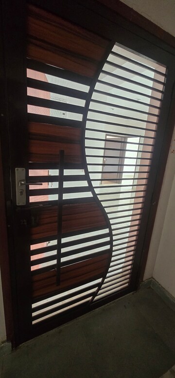 Staircase in 2.5 BHK Apartment at Amrapali Riverview, Amrapali Leisure Valley – for Rent