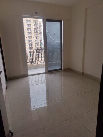 Room in 2 BHK Apartment at Signature Global Orchard Avenue, Sector 93 – for Rent