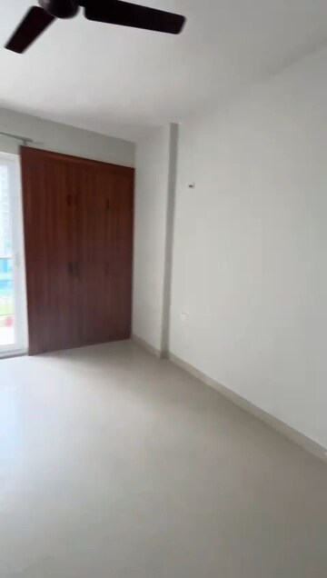 Room in 2 BHK Apartment at Tata Eureka Park, Sector 150 – for Rent
