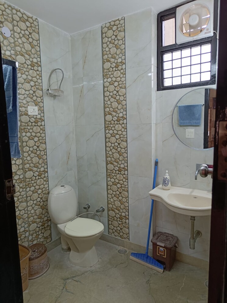Bathroom, palam-vihar-residents-association 5 Bedroom 2100 Sq.Ft. Independent House In Palam Vihar Gurgaon 8067101