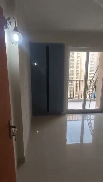 Room in 2 BHK Apartment at Tata Eureka Park, Sector 150 – for Rent