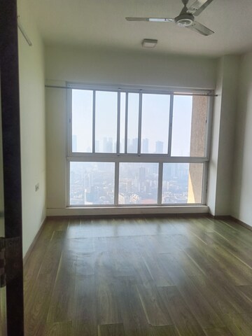 Room in 2 BHK Apartment at Piramal Aranya Arav, Byculla – for Rent