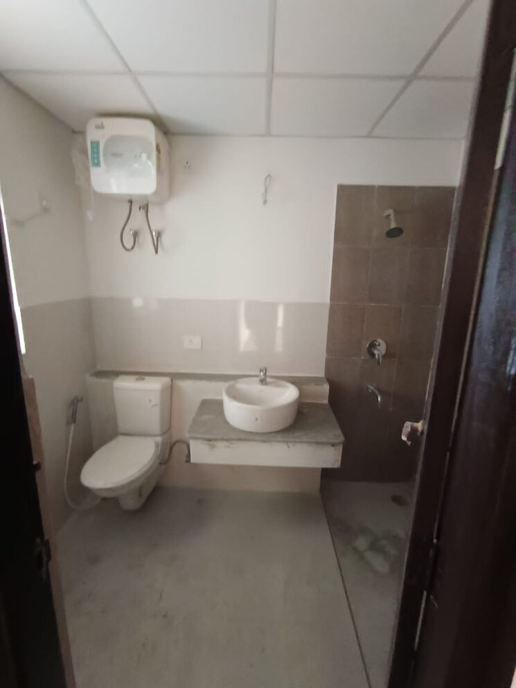 Bathroom, assotech-blith 3 Bedroom 1685 Sq.Ft. Apartment In Sector 99 Gurgaon 8067093