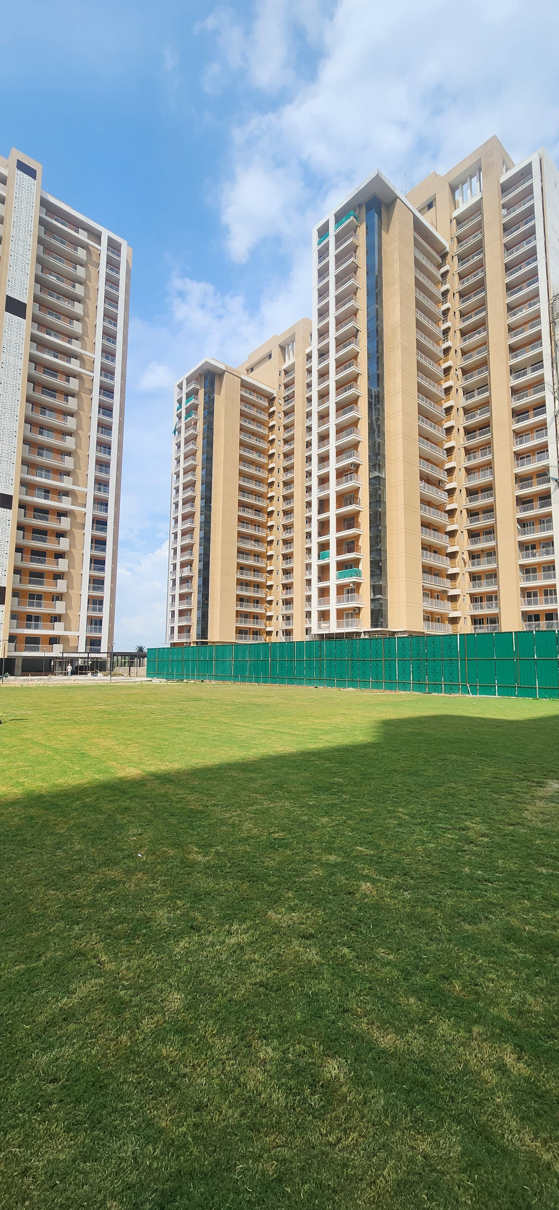 3.5 BHK + Extra Room 1533 Sq.Ft. Apartment in Rishita Manhattan