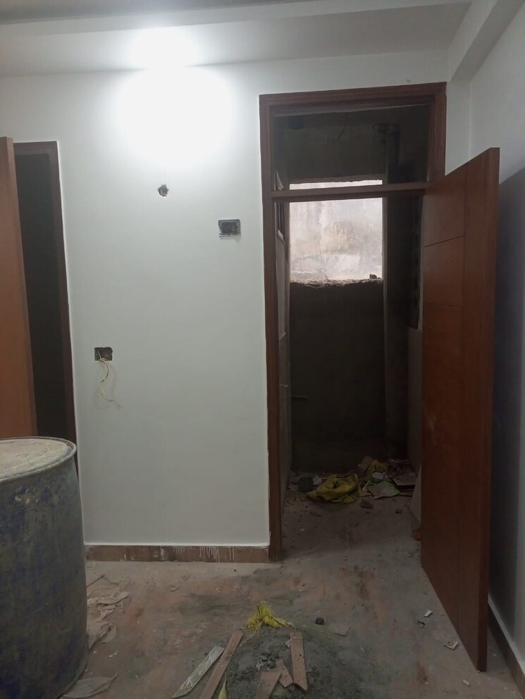 Room, sector 73 1 Bedroom 650 Sq.Ft. Builder Floor In Sector 73 Noida 8067171