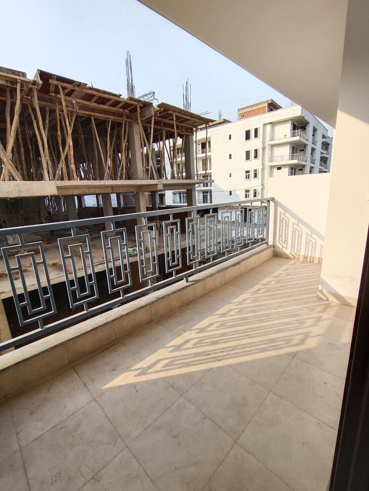 Balcony, sector 73 1 Bedroom 650 Sq.Ft. Builder Floor In Sector 73 Noida 8067171