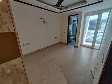 Room in 3 BHK Builder Floor at Ansal Sushant Lok I, Sector 43 – for Rent