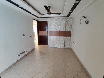 Room in 3 BHK Builder Floor at Ansal Sushant Lok I, Sector 43 – for Rent