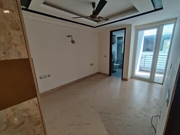 Room in 3 BHK Builder Floor at Ansal Sushant Lok I, Sector 43 – for Rent