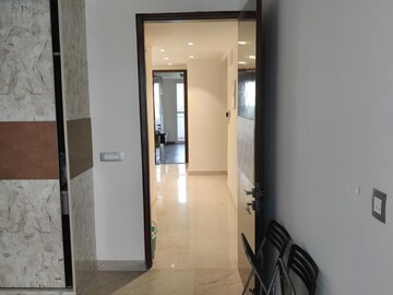 Building Lobby in 3 BHK Builder Floor at Ansal Sushant Lok I, Sector 43 – for Rent