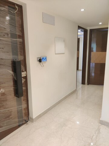 Room in 3 BHK Builder Floor at Ansal Sushant Lok I, Sector 43 – for Rent