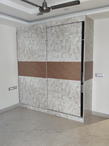 Room in 3 BHK Builder Floor at Ansal Sushant Lok I, Sector 43 – for Rent