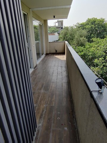 Balcony in 3 BHK Builder Floor at Ansal Sushant Lok I, Sector 43 – for Rent
