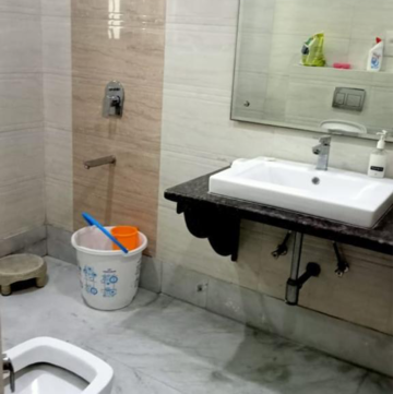 Bathroom in 2.5 BHK Builder Floor at Sector 23 – for Rent