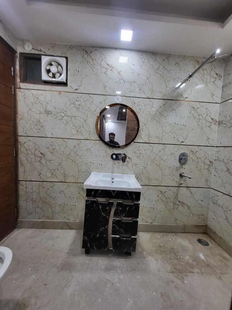 Bathroom, sector 37 4 Bedroom 2500 Sq.Ft. Independent House In Sector 37 Faridabad 8067221