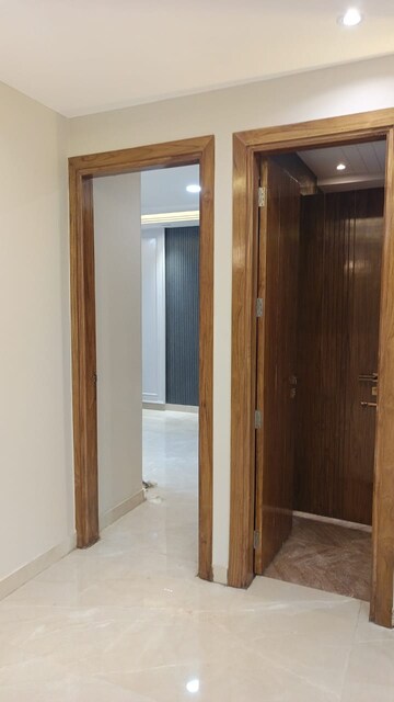 Building Lobby in 4 BHK Apartment at Ambience Caitriona, Sector 24 – for Sale