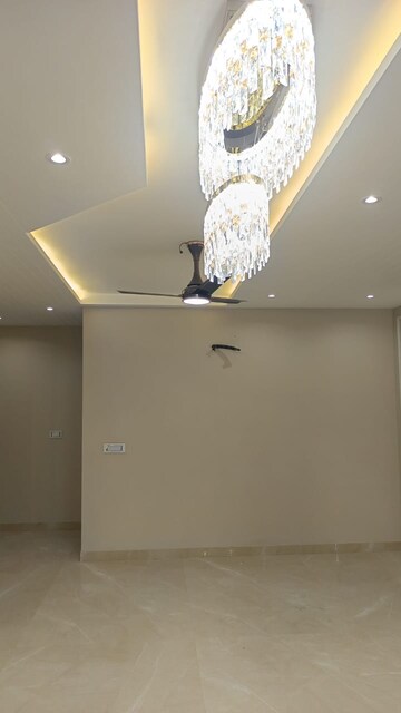 Room in 4 BHK Apartment at DLF The Primus, Sector 82a – for Sale