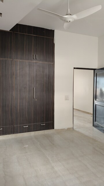 Room in 3.5 BHK Independent House at Sector 14 – for Rent