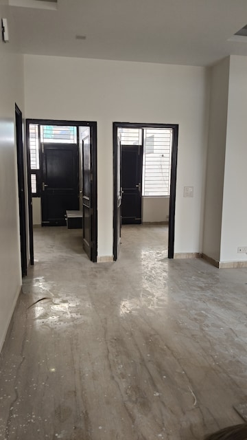 Room in 3.5 BHK Independent House at Sector 14 – for Rent
