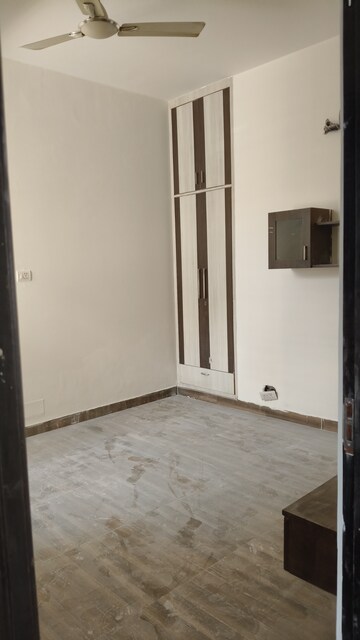 Room in 3.5 BHK Independent House at Sector 14 – for Rent