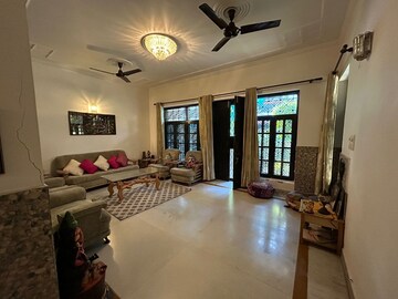 Living Room in 6 BHK Independent House at Sector 50 – for Rent