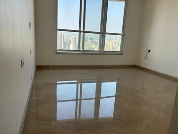 Room in 3 BHK Apartment at Kalpataru Radiance, Goregaon West – for Rent